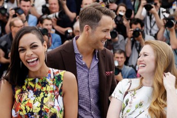 Rosario Dawson, Ryan Reynolds and Mireille Enos - Photocall - Captives -  Festival de Cannes