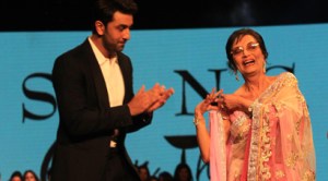 Veteran actress Sadhana walks the ramp with Ranbir Kapoor