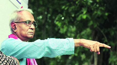 Abdur Rezzak Mollah addresses media at Esplanade in Kolkata, on Sunday. (Source: Express photo byPartha Paul)
