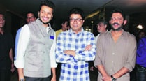 MNS chief Raj Thackeray flanked by actor Riteish Vilasrao Deshmukh and director Nishikant Kamat