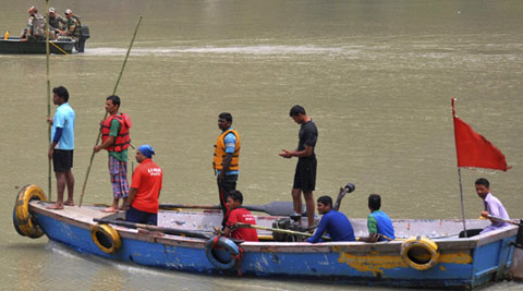 About 600 rescue personnel of NDRF, Army, Police, ITBP and 50 expert divers are engaged in the search operations. (Source: PTI)