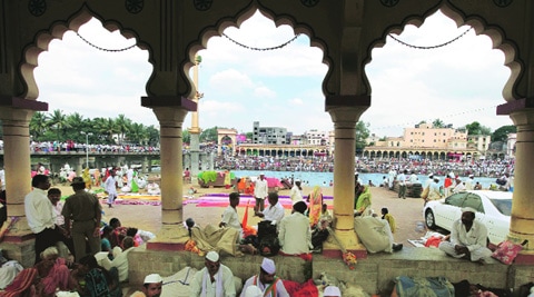 Lakhs of devotees visit Dehu and Alandi every year.
