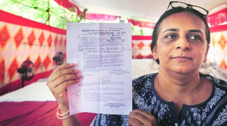 One of the tents; a resident with the notice issued by the BMC (Photos: Dilip Kagda)