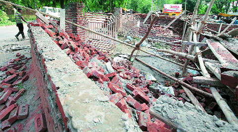 The villagers did not want a liquor vend close to their houses. (Source: Express photo by Kamleshwar Singh)