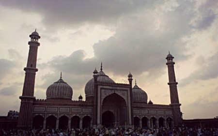 Crowd gathered at Jama Masjid minutes before Iftar. (Source: Photo by Munis Raza)