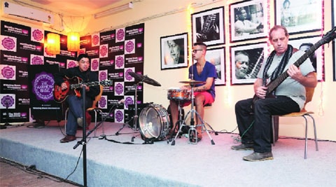 Since Andheri Base does not serve food or alcohol, the performer is the sole attraction.