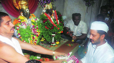 Riteish Deshmukh seeking  blessings of the Lord