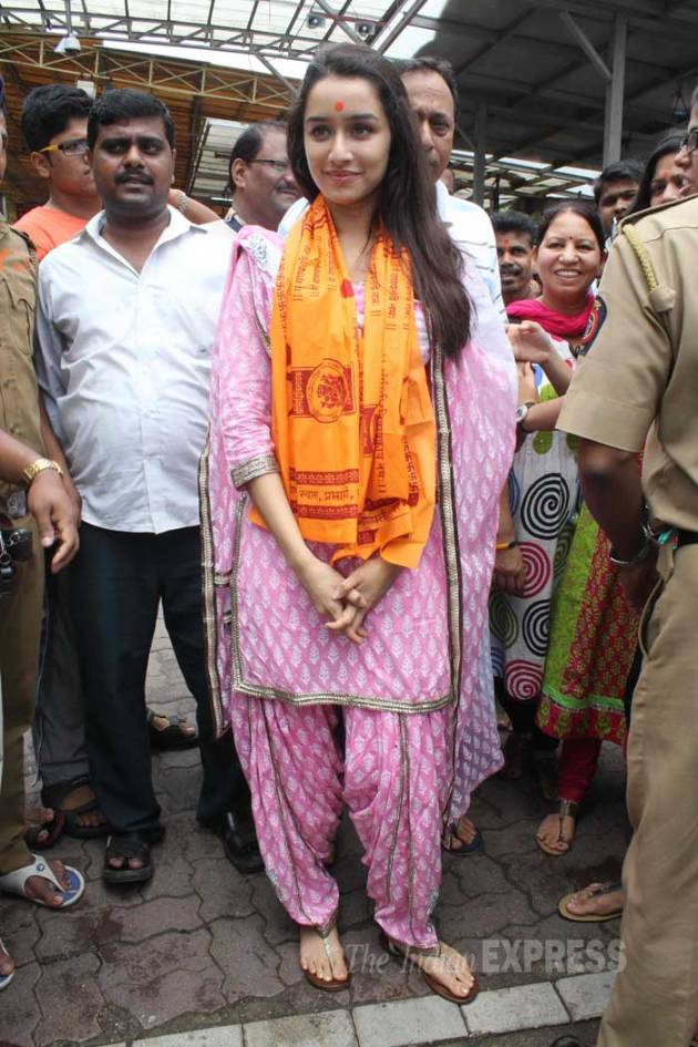 Post ‘Ek Villain’ success, Shraddha Kapoor prays at Siddhivinayak ...