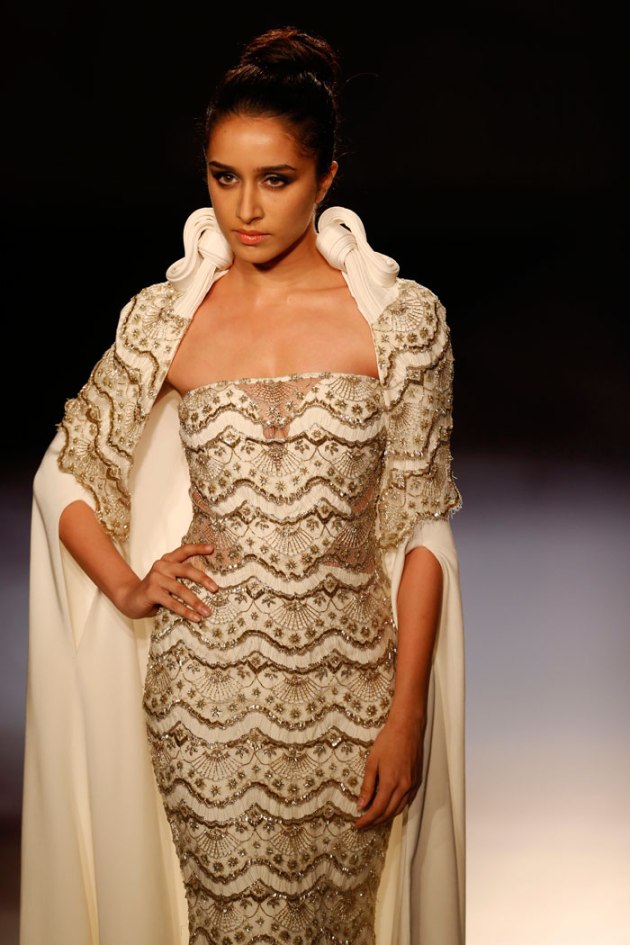 Bollywood beauties Huma, Bipasha, Ileana on ramp | Entertainment ...