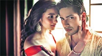 Varun Dhawan, Alia Bhatt rescue an injured man in Delhi