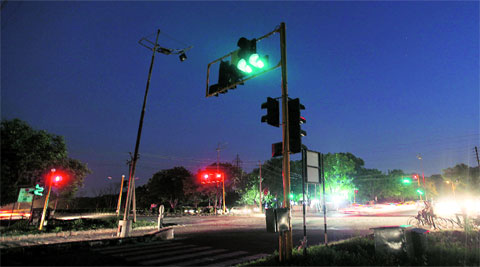 At the light point of sectors 45, 49 on Sunday (Photo: Jasbir Malhi)