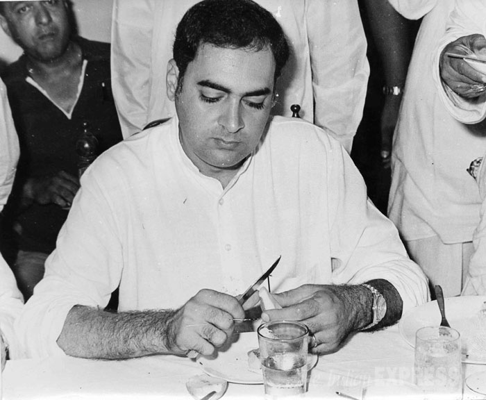rajiv gandhi, rajiv gandhi death, rajiv gandhi death anniversary, rahiv gandhi PM, PM rajiv gandhi, Rajiv gandhi assassination, Sriperumbudur rajiv gandhi, rajiv gandhi Sriperumbudur, rajiv gandhi Tamil, Tamil Nadu Rajiv Gandhi, Rahiv Gandhi murder, rajiv gandhi pictures, rajiv gandhi photos, sonia gandhi, indira gandhi rahul gandhi priyanka gandhi, rare rajiv gandhi photo, india rajiv gandhi