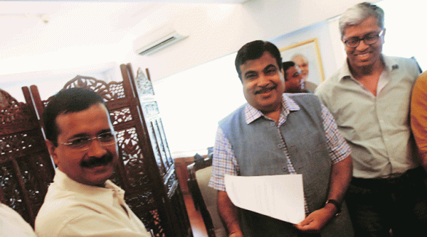 Arvind Kejriwal met Nitin Gadkari on Tuesday  to discuss the issue of  e-rickshaws in the capital.