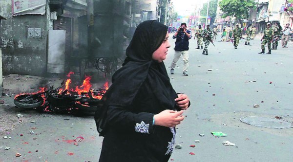 Many shops are shut anticipating clashes, in Vadodara on Friday. (Source: Express photo by Bhupendra Rana)