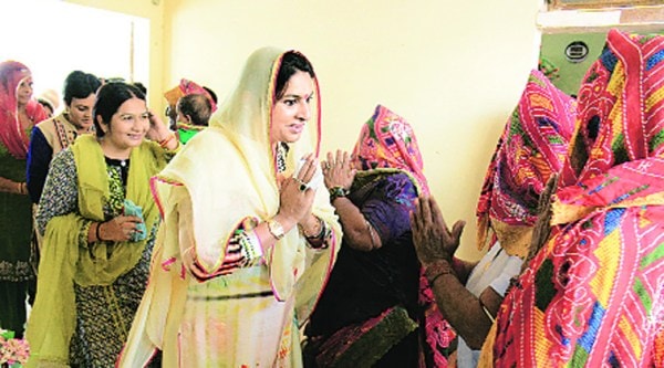 Naina Chautala with voters in Dabwali.Source: Express