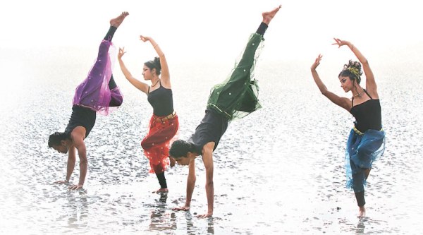 Members of Chakravorty’s troupe performing Parivahitam