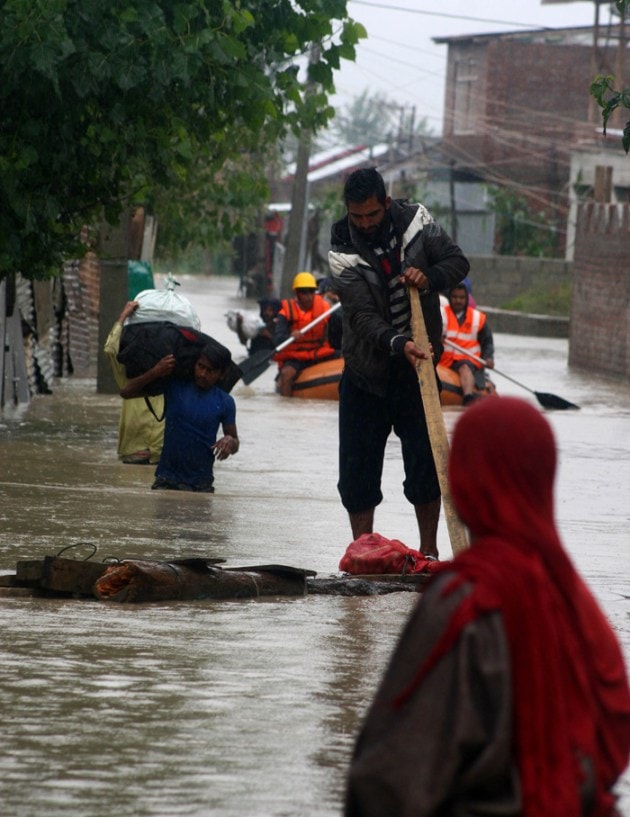 Flood Fury In Jammu And Kashmir 107 Feared Dead 2600 Villagers