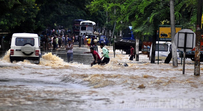 Flood situation worsens in Assam, claims eight lives | Picture Gallery ...