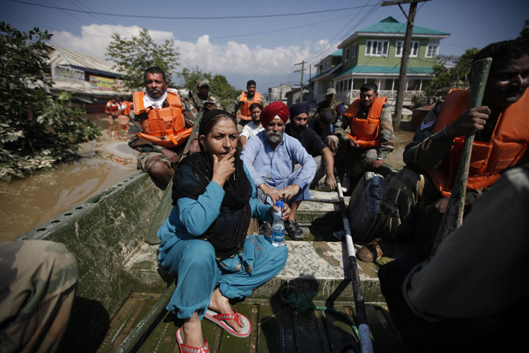 Rain Briefly Disrupts Relief Operations In Kashmir Valley India News