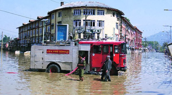 Fire and emergency personnel drain flood water at Lal Chowk in Srinagar on Wednesday. (Source: Express photo Shuaib Masoodi)