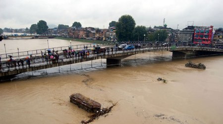 Apart from dredging the Jhelum, which would increase its carrying capacity, the state’s flood control policy has little to offer. (Source: Express Photo by Shuaib Masoodi)