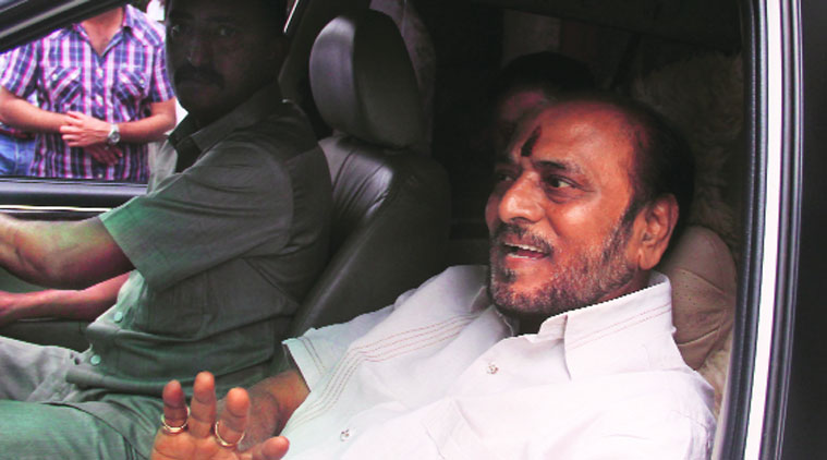 Shiv Sena leader Ramdas Kadam leaves Matoshree after meeting Sena chief Uddhav Thackeray Friday