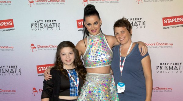Katy Perry, center, with local student and teacher from Lent Elementary School, left to right, Mylea Landeros and Rebecca Rothery, backstage at the Moda Center during her Prismatic World Tour performance on Friday, Sept. 12, 2014 in Portland. (Source: AP)