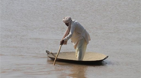 A Pakistani villager wades through floodwaters in district Shorkot, Pakistan. Source: AP photo