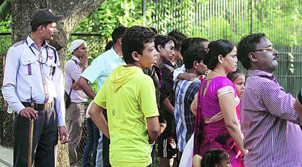 Visitors crowd around the white tiger enclosure in Delhi zoo. (Source: Express photo by Amit Mehra)