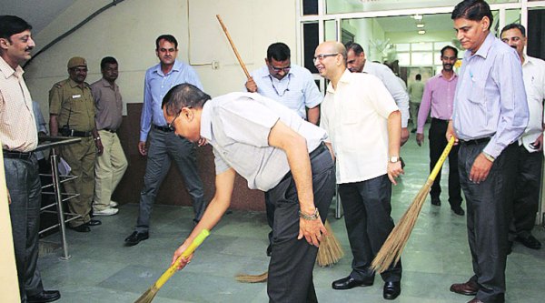 Top Crime Branch officers cleaning its Kamla Market headquarters on Monday as part of the Swachh Bharat Abhiyan.