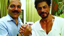Shah Rukh Khan - Ambassador Turn Back Crime campaign with General Ronald K. Noble 