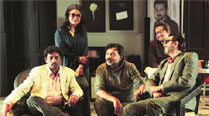 Srijit Mukherjee (kneeling) with his actors; Gautam Ghose, Aparna Sen, Parambrata Chatterjee and Chiranjit Chakraborty