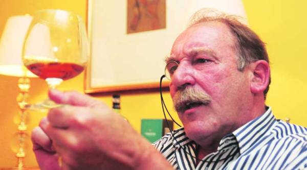 Charles MacLean is a Master of the Quaich, the whiskey tasting industry’s highest accolade.