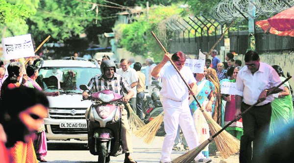Government employees take part in the cleanliness campaign in the capital.