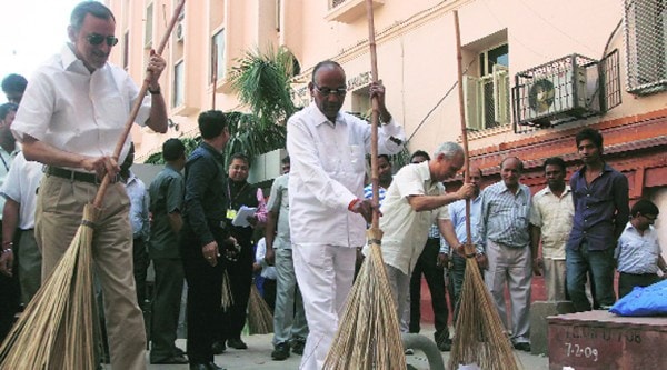 Heavy Industries Minister Anant Geete at a cleanliness drive at Udyog Bhavan in New Delhi on Wednesday. Source: Prem Nath Pandey 