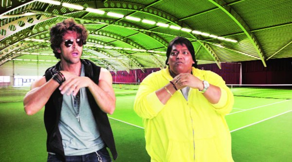 Ganesh Acharya practises a step with Hrithik Roshan