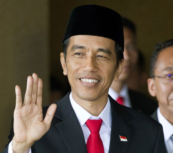 Joko Widodo waves ahead of his swearing in as Indonesia's seventh president at Parliament in Jakarta, Indonesia, Monday, Oct. 20, 2014. (Source: AP)