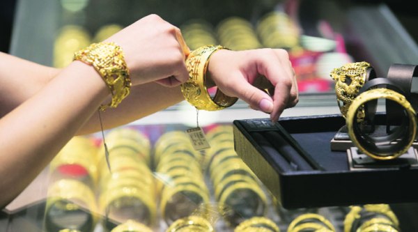  Indian consumers are making a scramble for gold in the build-up to Diwali on October 23 after a lacklustre festive season last year.