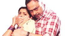 Sachin Khedekar and Sonalee Kulkarni 
in Shutter