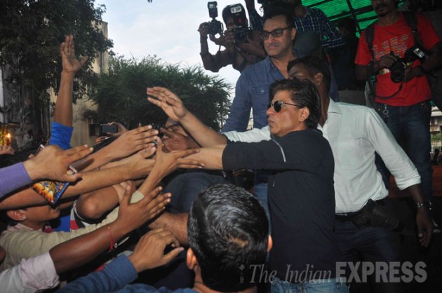 Shah Rukh Khan meets fans to celebrate the success of ‘Happy New Year ...