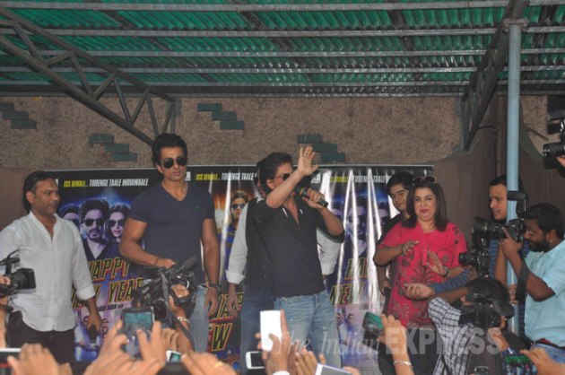 Shah Rukh Khan meets fans to celebrate the success of ‘Happy New Year ...