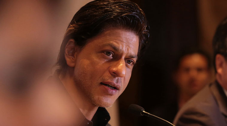 Shah Rukh Khan apologised to the media and asked them to stay back.