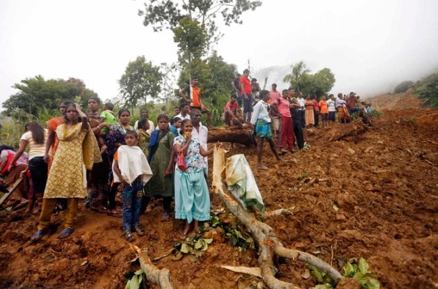 No hope for survivors in Sri Lanka landslide, over 100 dead | Picture ...