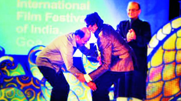 Rajinikant seeks Amitabh Bachchan’s blessings as Information and Broadcasting Minister Arun Jaitley looks on