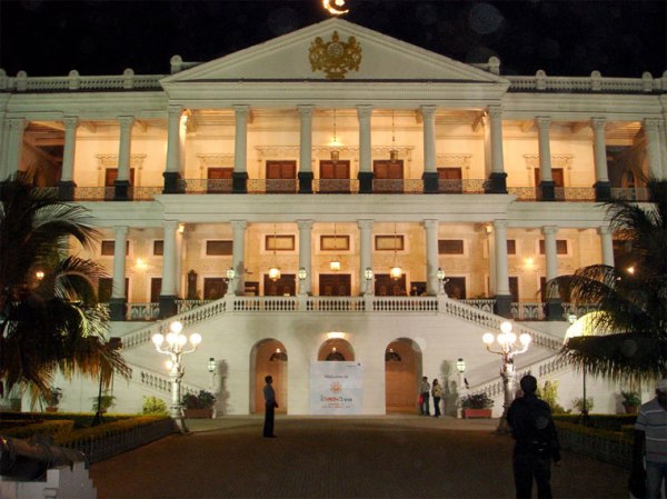 falaknuma-palace-embed