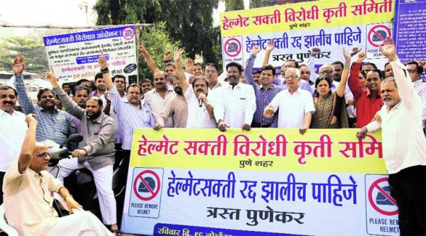 Residents, joined by leaders of various political parties, at a protest demonstration organised by Action Committee Against Helmet Compulsion Sunday at Mahatma Phule Mandai. (Express photo by Pavan Khengre)
