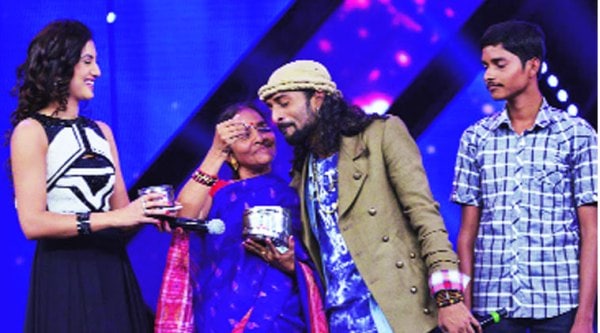 Rituraj with his mom on India’s Raw Star