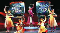 Sathe  (left)  and her students  during 
a performance 