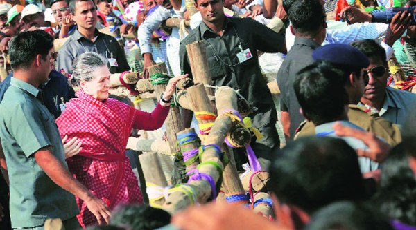 Sonia Gandhi at an election rally in Daltonganj on Sunday. (Source: PTI)
