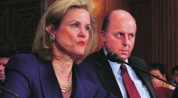Robin Raphel (L)